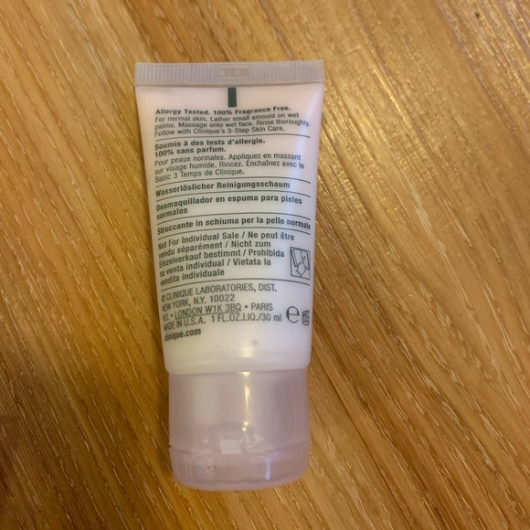 NWT Clinique bundle - Picture 4 of 4